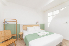 Evergreen apartment by Beginning with, 3BR in heart of Nimman
